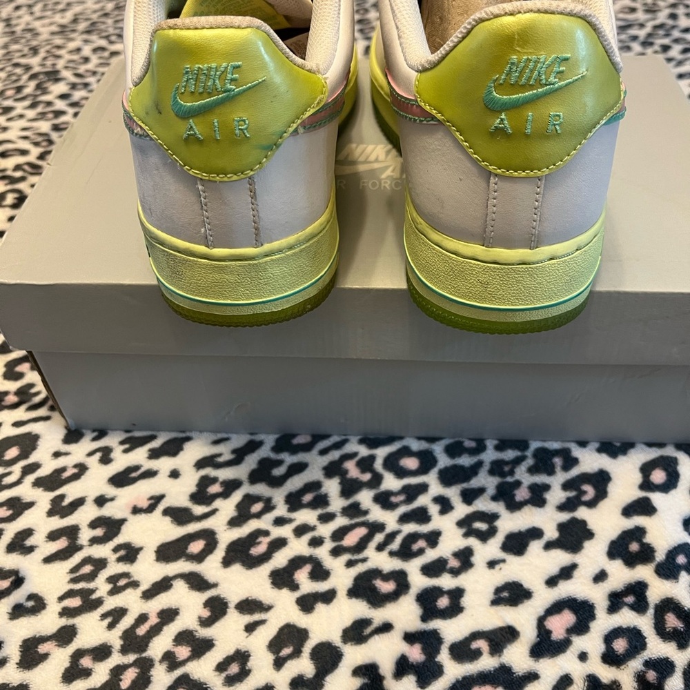 Nike Air Force 1 with Green and Pink Highlights - Picture 5 of 6